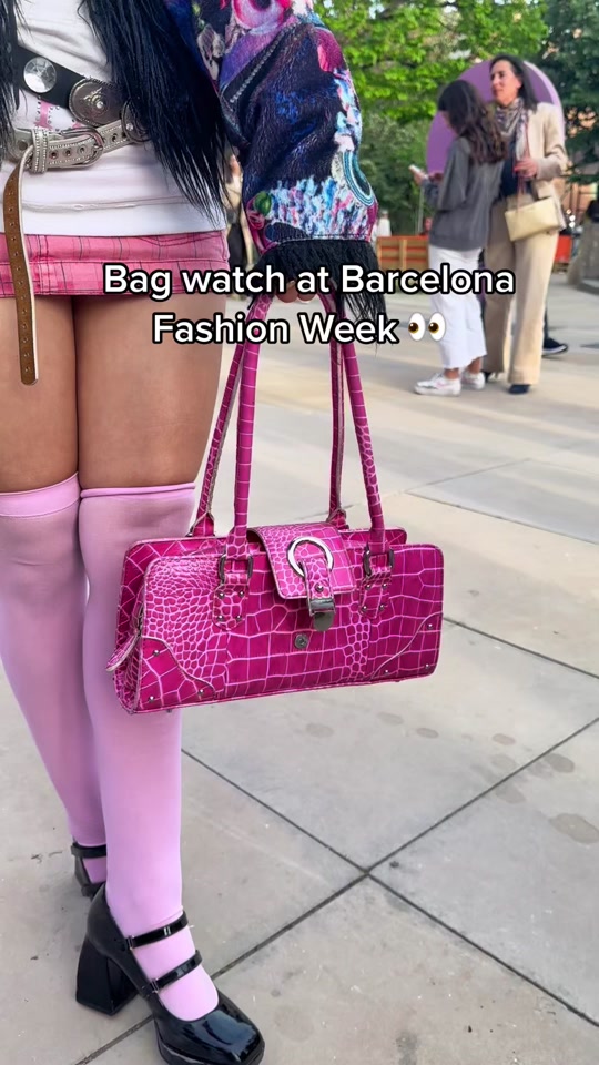 Choose your player 👀 👛  Here’s all the best bags we spotted at Barcelona Fashion Week! ✨ #fashiontiktok #BarcelonaFashionWeek #WhatPeopleAreWearing #Styling #080barcelonafashion   thumbnail