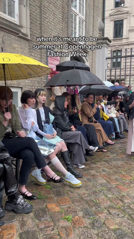 outdoor shows they said, it will be fun they said… #copenhagenfashionweek #CPHFW #tiktokfashion #fashiontiktok #fashionweek  thumbnail